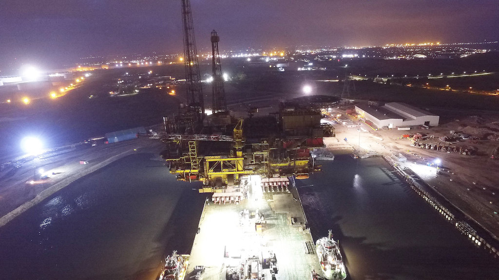 Mammoet skidding 24,000t Brent Delta topside from the Allseas barge, Iron Lady, onto the key side at ABLE UK.
