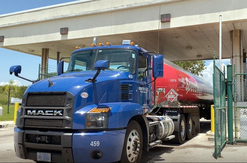 Fuel transported through Port Manatee serves motorists’ needs throughout an 11-county region of Southwest and Central Florida.