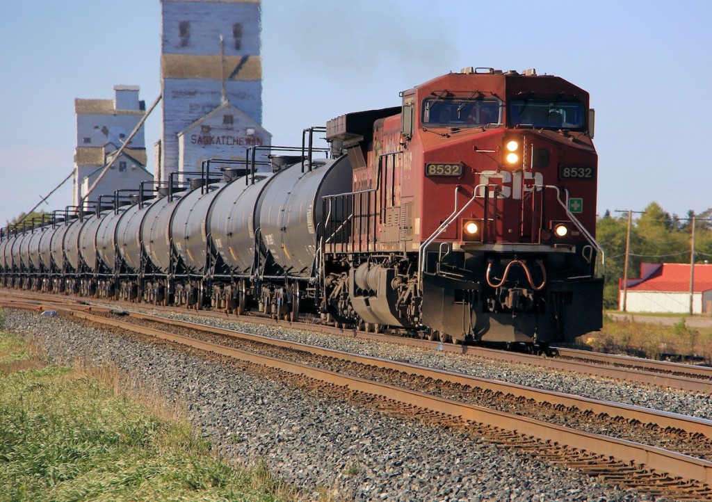  Unused oil tank cars are pictured on Western New York & Pennsylvania Railroad tracks outside Hinsdale, New York August 24, 2015. Reuters/Lindsay DeDario 