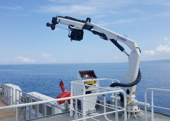 Electro-hydraulic foldable knuckle boom crane, mounted on the high-speed crew transfer vessel Pacific Kestrel from Austal.