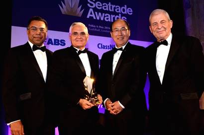 Panama Canal Administrator and other winners of the 2016 Seatrade Awards celebrate their achievements at London’s Guildhall. Photo courtesy of Seatrade Awards.