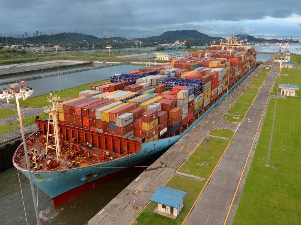 A container vessel transiting the Panama Canal Cocoli Locks. 