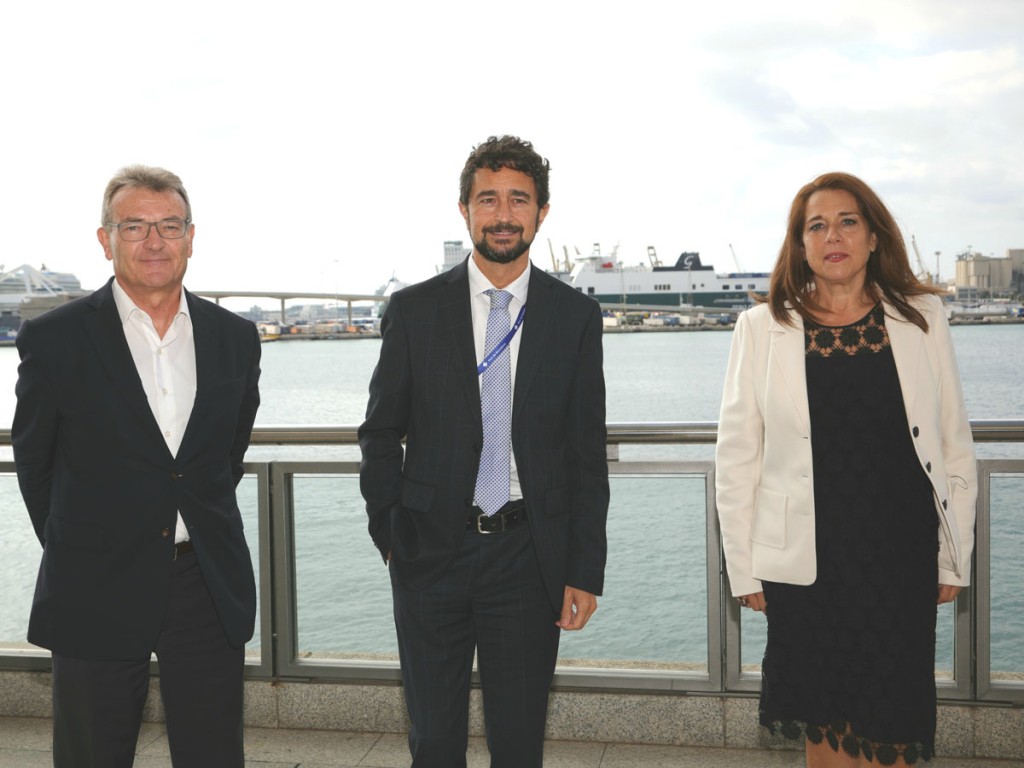 From left to right: Santiago Garcia-Milà, Deputy Director General of Innovation and Business Strategy and the Port of Barcelona; Damià Calvet, President; and Emma Cobos, Director of Innovation and Business Strategy.
