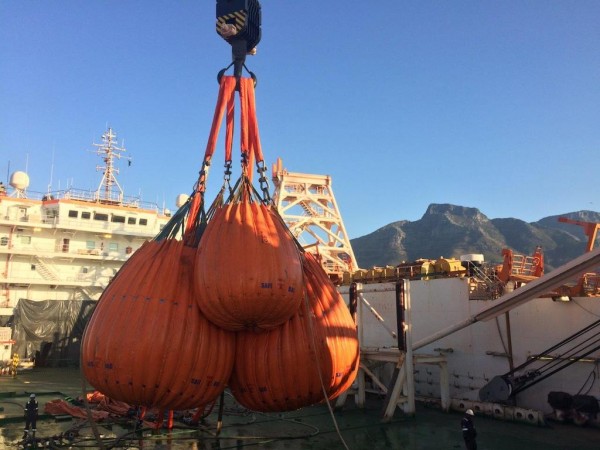 The Liebherr offshore onboard crane suspends Tier 1 of the cascading water bag rig.