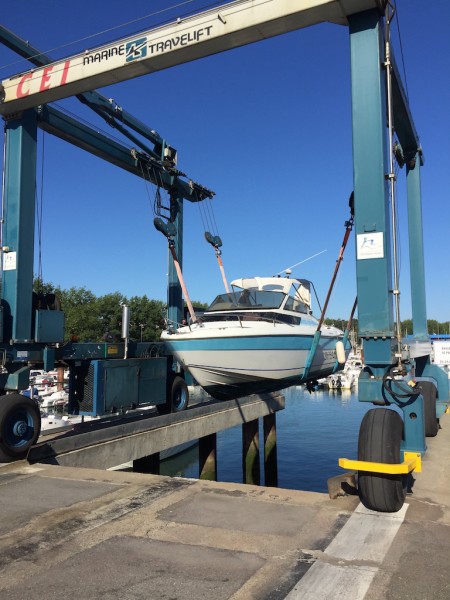 The Marine Travelift boat hoist has been fitted with four wireless load shackles and a multi-load cell monitoring and logging system from Straightpoint.