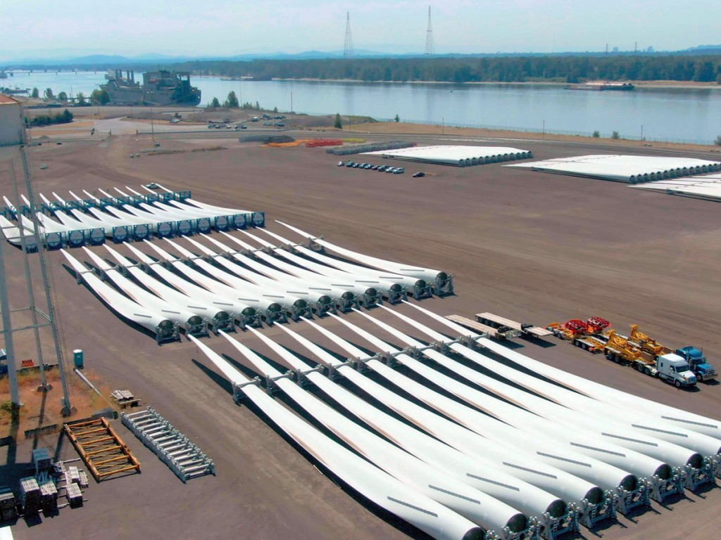 The Port of Vancouver USA’s 85-acre laydown area – one of the largest waterside staging areas on the West Coast – provides an ideal place for holding dozens of record-length wind energy blades before they head to a wind farm project in Southern Saskatchewan.