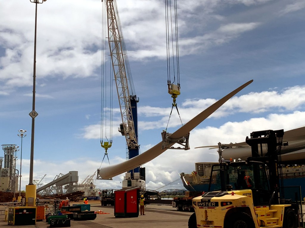 Port of Vancouver USA - 250-foot-long wind energy blades are offloaded from G2 Ocean’s Star Kilimanjaro using a pair of heavylift Liebherr cranes.