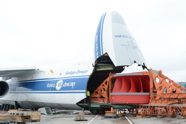 Loading the 85-tonne runner onboard the An-124 freighter.