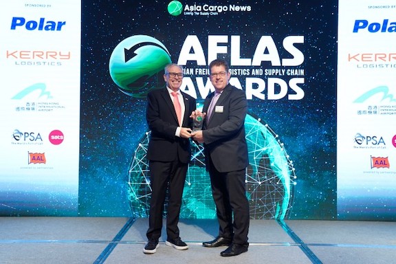 John Parkes, Managing Director - Integrated Logistics of Kerry Logistics Network (left), receives the Best 3PL Provider award at the 2021 AFLAS Awards.
