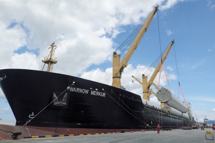 AAL Shipping has purchased the 'AAL Mars' and the 'AAL Merkur', two heavy lift 'mega-size' 33,000dwt W-Class multipurpose vessels (MPVs) from the second-hand market.