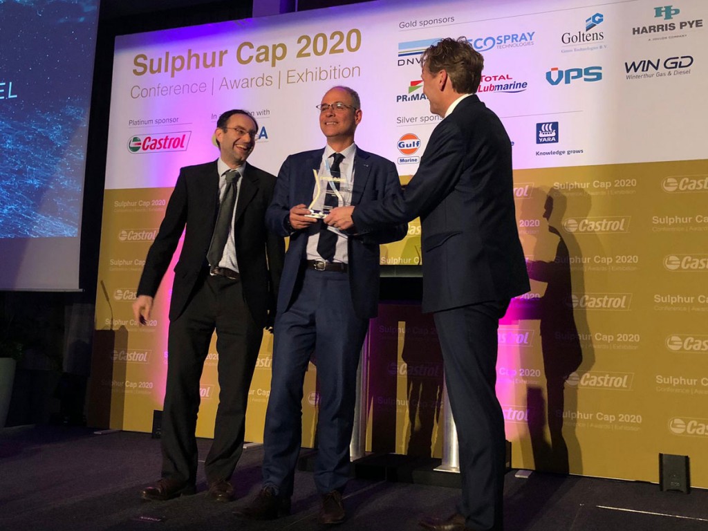 olf Stiefel, VP Sales, WinGD (centre) accepting the Intelligent Monitoring & Maintenance Award at the Marine Propulsion Awards 2019